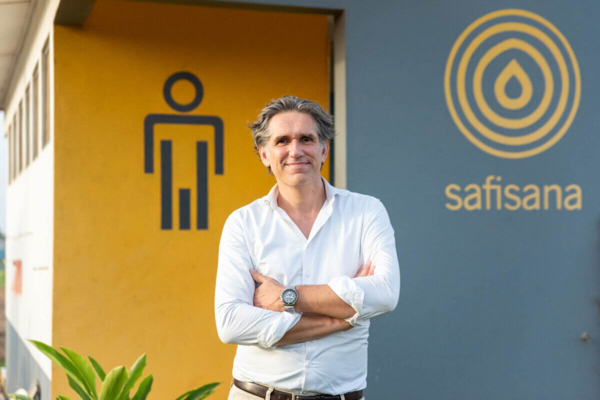 Aart van den Beukel, Safisana